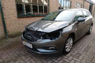 krockskadad bil bromfiets Opel Astra Sport Tourer 1.0 Business+ 2018/3
