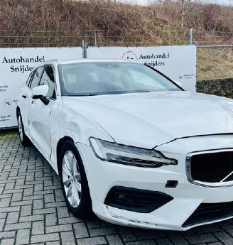 Uttjänta bilar auto Volvo V-60 Momentum Pro 2021/1
