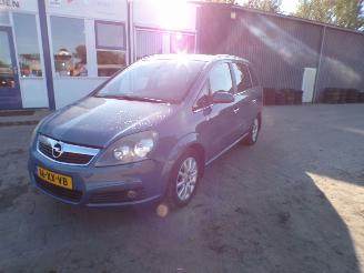 Vaurioauto  passenger cars Opel Zafira 2.2 Cosmo 2007/9