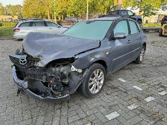 schade Mazda 3 