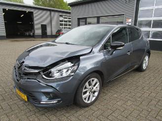 damaged Renault Clio 0.9 TCE LIMITED