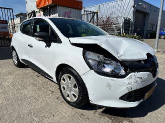 schade Renault Clio 0.9 TCe Authentique