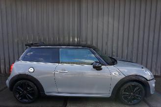 damaged campers Mini Cooper S 2.0 141kW Clima Stoelverwarming Automaat Serious Business 2017/12