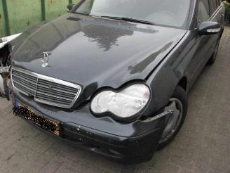 skadebil bromfiets Mercedes C-klasse c 200 cdi station 2003/7