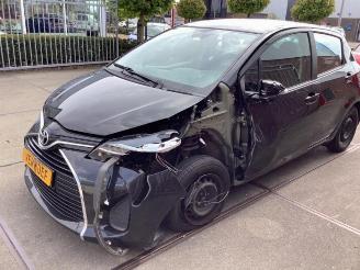 skadebil bromfiets Toyota Yaris Yaris III (P13), Hatchback, 2010 / 2020 1.0 12V VVT-i 2015/10