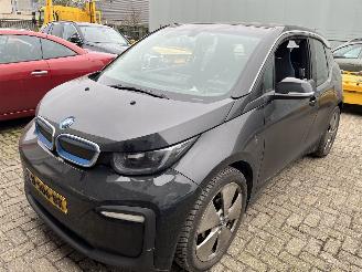 krockskadad bil bromfiets BMW i3 125 KW / 42,2 kWh   120 Ah  Automaat 2019/12