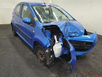 damaged passenger cars Peugeot 107 XS 2011/1