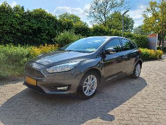uszkodzony Ford Focus 1.0 Lease Edition HB