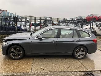 schade BMW 3-serie 320i Touring Automaat