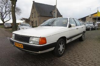 begagnad bil bedrijf Audi 100 5 CILINDER BENZINE AIRCO 1984/2