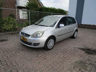 Coche accidentado Ford Fiesta 1.4 16V Airco Radio/CD 2008/2