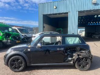 dommages Mini One 1.6 One Holland Street BJ 2014 95558 KM