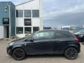 schade Opel Corsa 1.4-16V BJ 2014 202613 KM