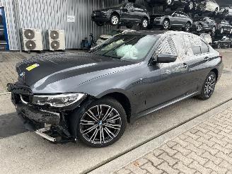 krockskadad bil bedrijf BMW 3-serie 330e Plug-in-Hybrid xDrive 2019/8