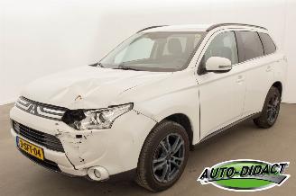 dommages Mitsubishi Outlander 2,0 Intense + 7 pers. Automaat