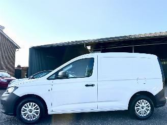 Damaged car Volkswagen Caddy 2.0 TDI 6-bak Comf - 7189km nap 2023 - leer - navi - clima - cruise - pdc - trekh - schuif + klapdeuren 2023/4