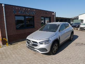 krockskadad bil bedrijf Mercedes GLA 250 2021/3