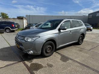 dommages Mitsubishi Outlander 2.0 PHEV Instyle