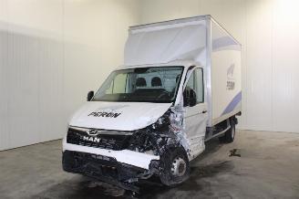 Vaurioauto  commercial vehicles MAN TGE  2019/10