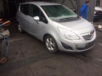 dommages opel meriva 