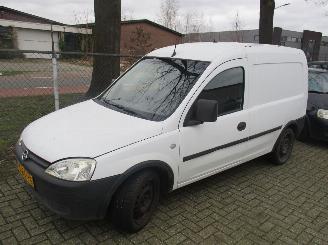 krockskadad bil bedrijf Opel Combo  2005/3