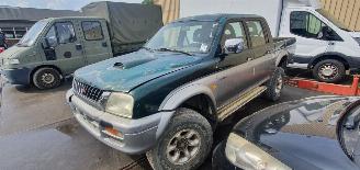 dommages Mitsubishi L-200 2.5 73kw 4x4 PICK UP