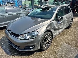 damaged passenger cars Volkswagen Golf 1.6 TDI 2014/11
