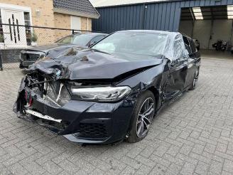 uszkodzony samochody osobowe BMW 5-serie d M Sport Touring 210KW Facelift Mild Hybrit 2021/3