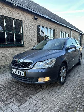 damaged passenger cars Skoda Octavia Combi 1.2 TSI Elegance Business Line 2012/1