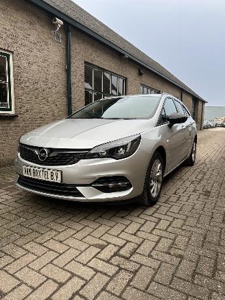 krockskadad bil auto Opel Astra SPORTS TOURER 2021/1