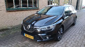 uszkodzony samochody osobowe Renault Mégane Renault Mégane Estate 1.3 TCe Bose 2018/8