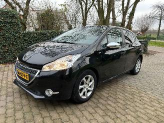 skadebil auto Peugeot 208 AUTOMAAT!1.2 PureTech Style Pack 2015/4