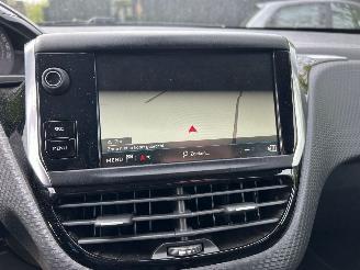 Peugeot 208 1.2 PureTech Signature picture 23