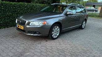 Vaurioauto  passenger cars Volvo V-70 2.0 2008/11