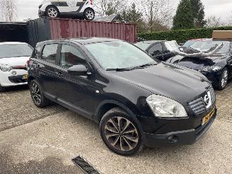 damaged passenger cars Nissan Qashqai  2018/2