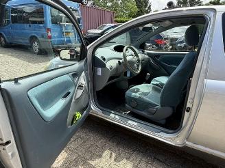 Toyota Yaris 1.3 16v VVT ( INRUIL VERKREGEN ) picture 9