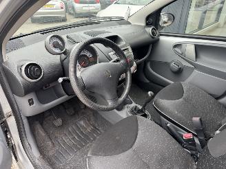 Peugeot 107 1.0-12V XS picture 8