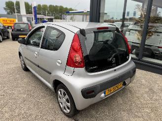 Peugeot 107 1.0-12V XS picture 2