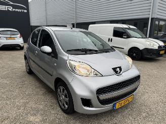 Peugeot 107 1.0-12V XS picture 5