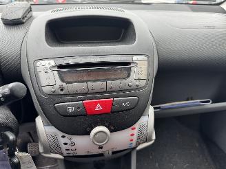 Peugeot 107 1.0-12V XS picture 11