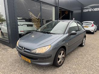 krockskadad bil auto Peugeot 206 1.4 One-Line 2006/4