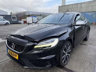 Schadeauto Volvo V-40 2.0 D2 Momentum R-design 2016/6