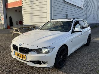 skadebil auto BMW 3-serie 320D Automaat Panoramadak 2013/6