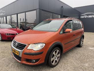 Vaurioauto  passenger cars Volkswagen Touran 1.4 TSI Cross Uniek! ( Bom voll ) 2008/1
