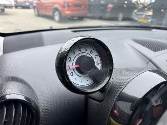 Peugeot 107 1.0-12V XR picture 8