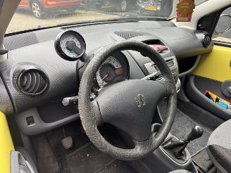 Peugeot 107 1.0-12V XR picture 7