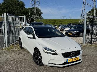 skadebil auto Volvo V-40 2.0 D2 Summum Business 2016/9