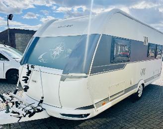 krockskadad bil caravan Hobby  540 UL DE LUXE  airco, mover, fietsenrek, oven en luifel 2015/6