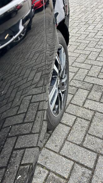 Peugeot 208 Allure picture 13