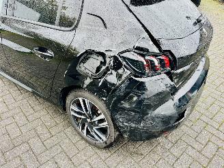 Peugeot 208 Allure picture 12